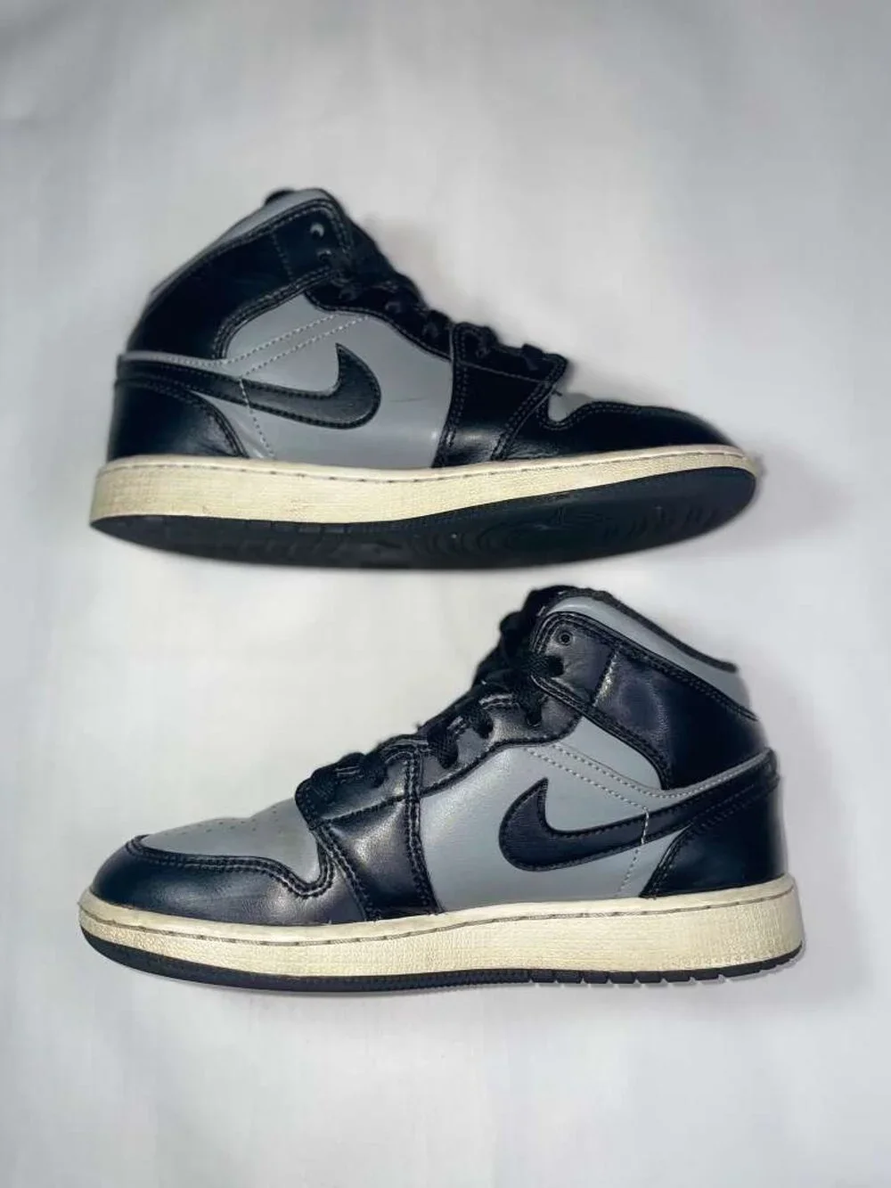 Air Jordan 1 Mid GS Black Gym Red Particle Grey Size 4Y Youth